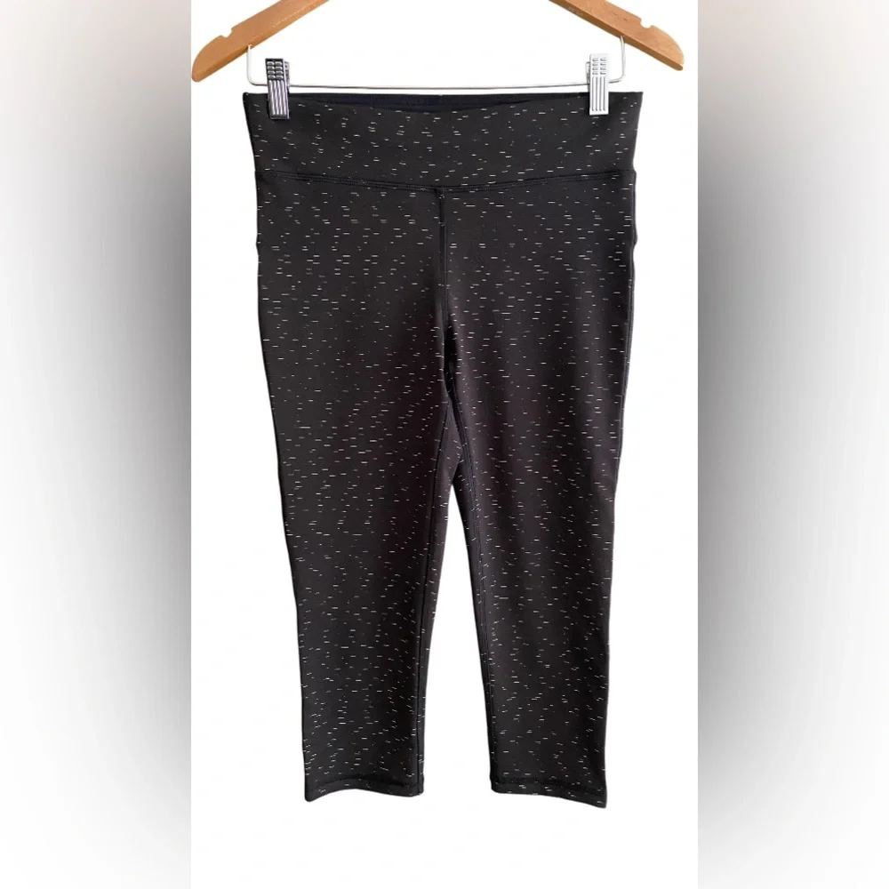 Xersion: Black Forted Capris Leggings with Brushed White Detail
